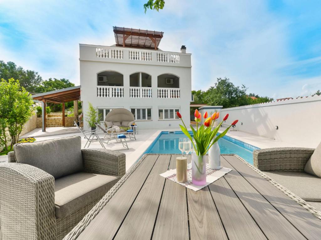Bazén v ubytování Apartment Valentina-1 by Interhome nebo v jeho okolí