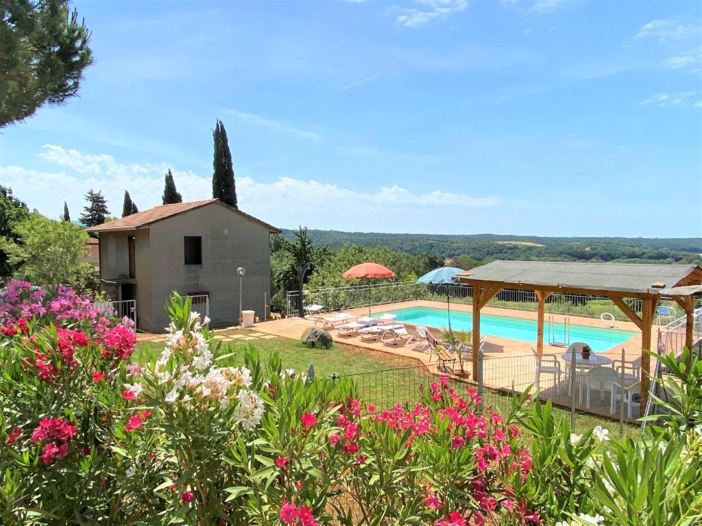 Villa con piscina y jardín en Apartment Podere la Quercia by Interhome, en Riparbella