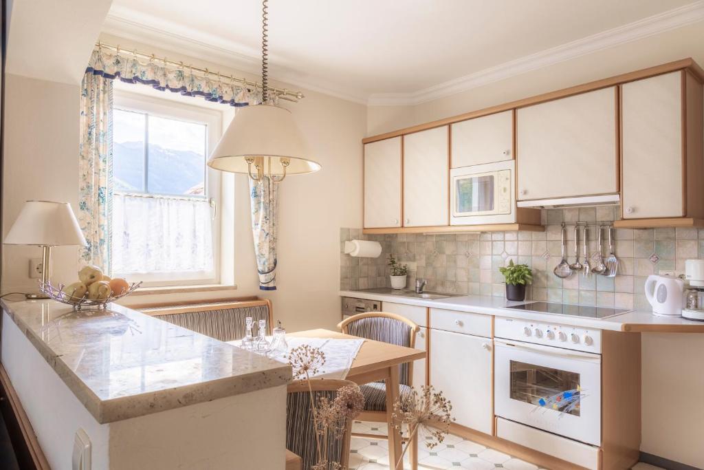 A kitchen or kitchenette at Appartements Lüftenegger