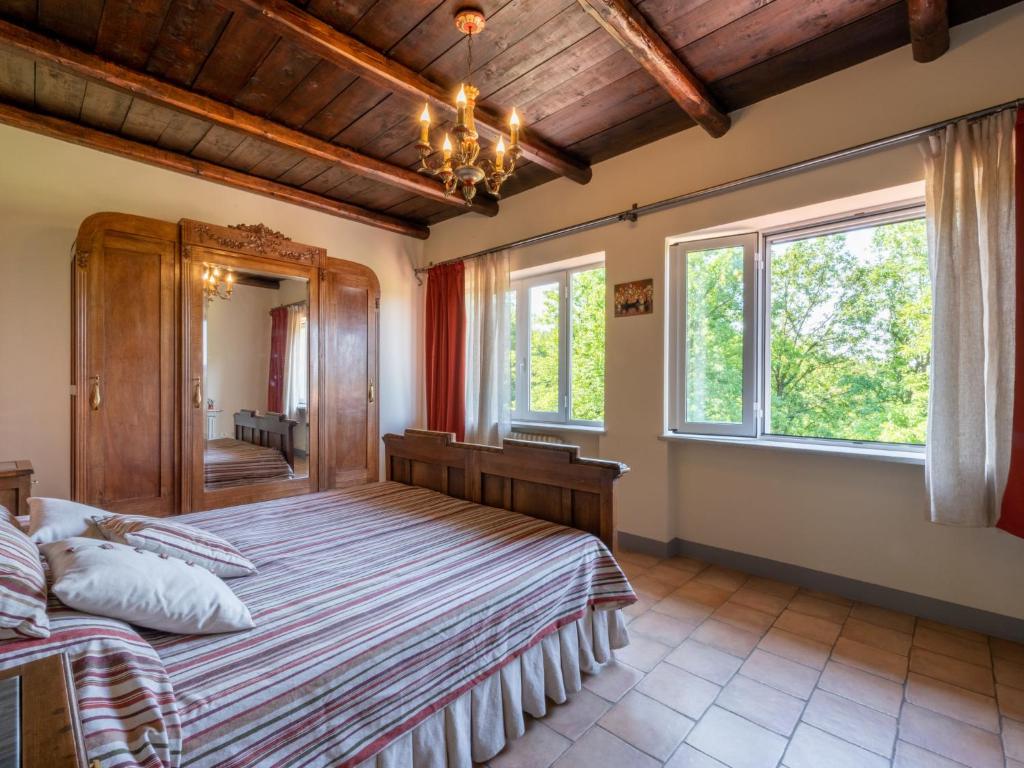 A bed or beds in a room at Holiday Home Marmorito by Interhome