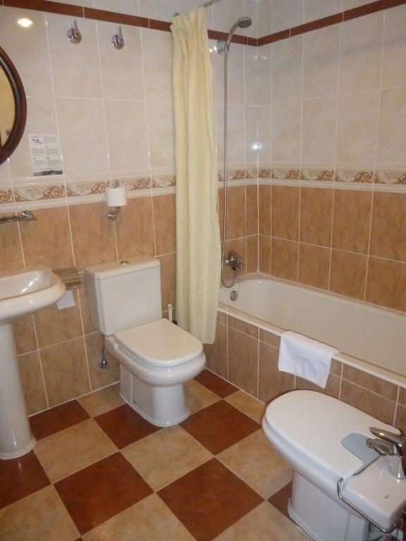 A bathroom at Hotel Leku Eder