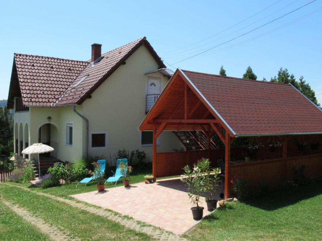 The building in which the holiday home is located