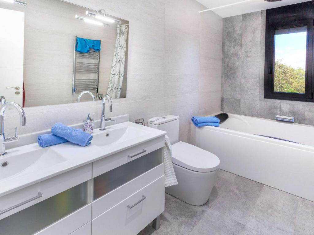 Kúpeľňa v ubytovaní Holiday Home Avets by Interhome