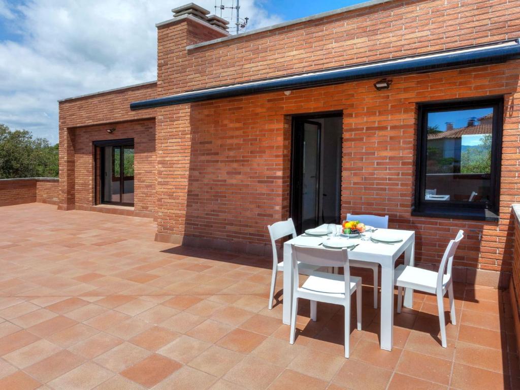 Patio alebo iná vonkajšia časť ubytovania Holiday Home Avets by Interhome