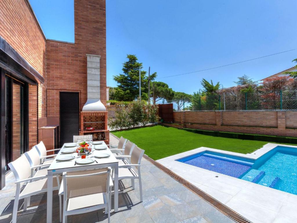 Bazén v ubytovaní Holiday Home Avets by Interhome alebo v jeho blízkosti