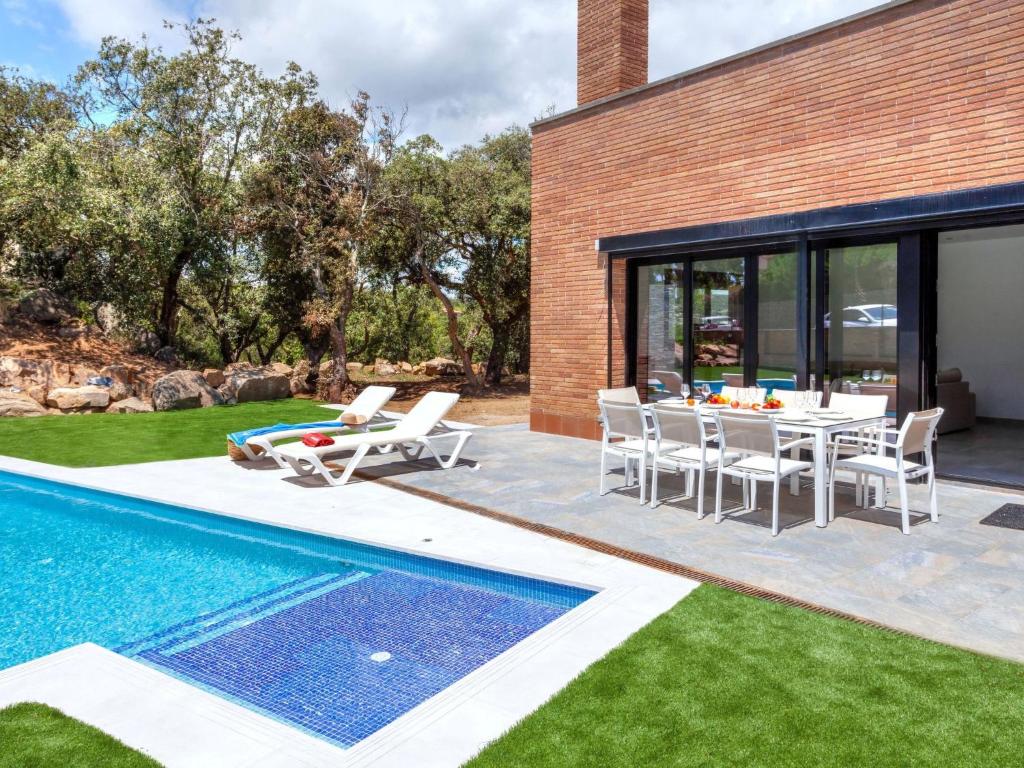 Bazén v ubytovaní Holiday Home Avets by Interhome alebo v jeho blízkosti