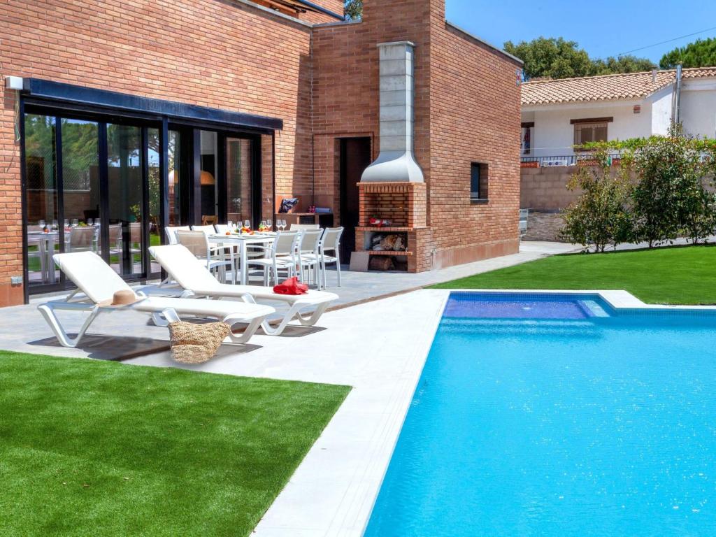 Bazén v ubytovaní Holiday Home Avets by Interhome alebo v jeho blízkosti