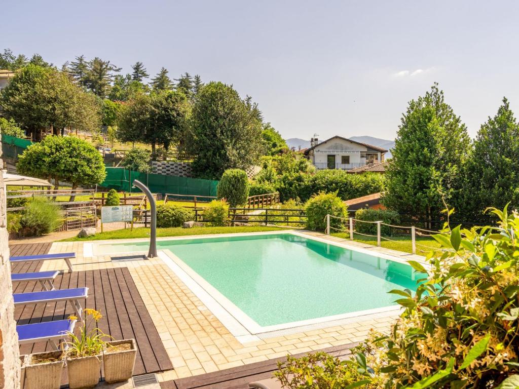 Bazén v ubytování Holiday Home Residenza Agrifoglio-12 by Interhome nebo v jeho okolí