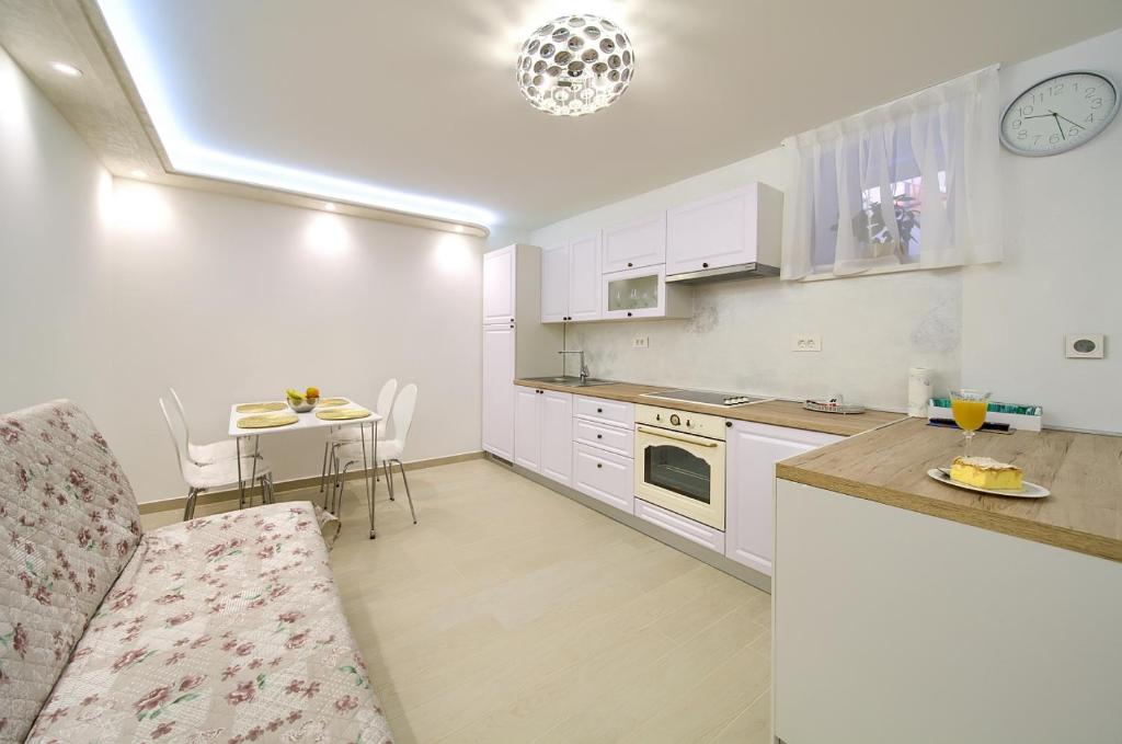 Kuchyňa alebo kuchynka v ubytovaní Casa Aurelia - Mali Tone
