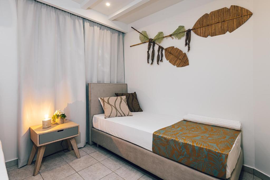 Posteľ alebo postele v izbe v ubytovaní Tortuga Dafni Bay Villas Diver's Paradise by "elite"