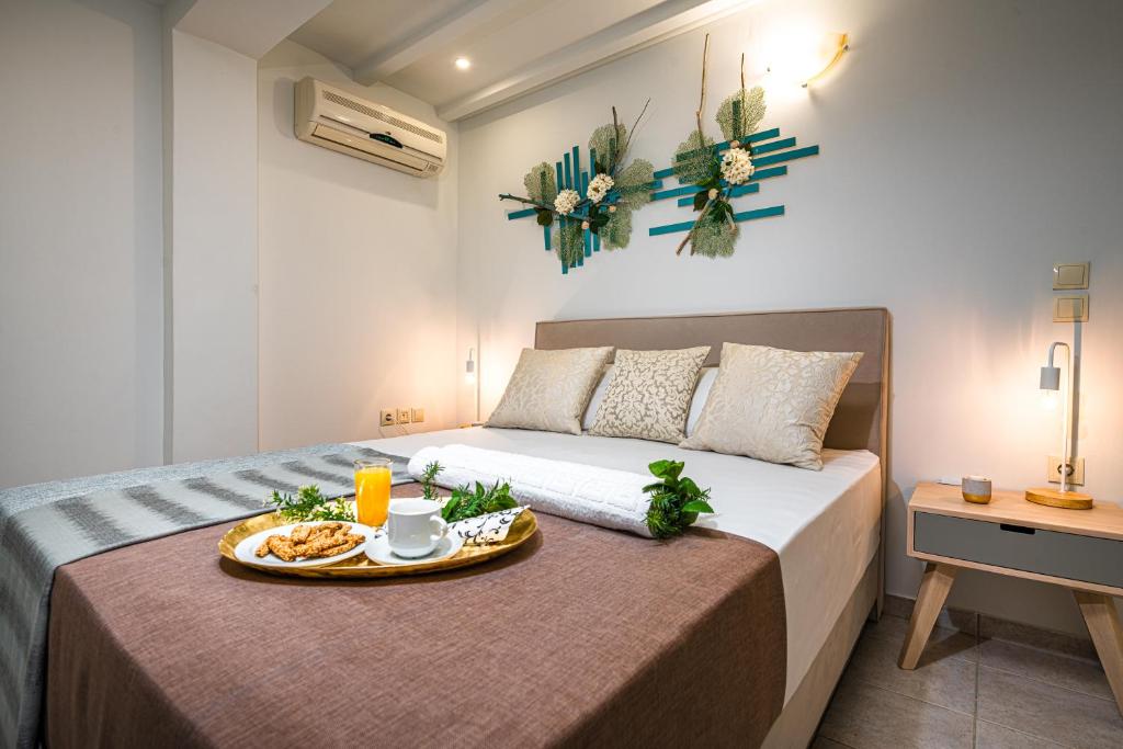 Posteľ alebo postele v izbe v ubytovaní Tortuga Dafni Bay Villas Diver's Paradise by "elite"