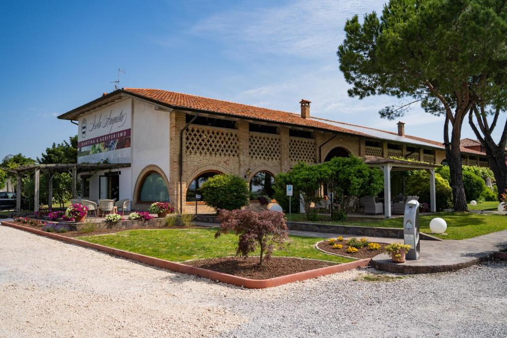 Vonkajšia záhrada v ubytovaní Agriturismo Isola Augusta