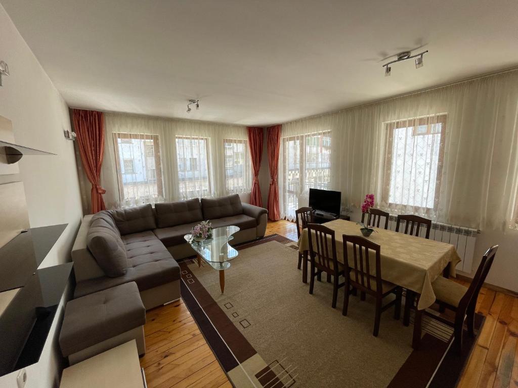 Family Hotel Biju - One-Bedroom Apartment With Balcony