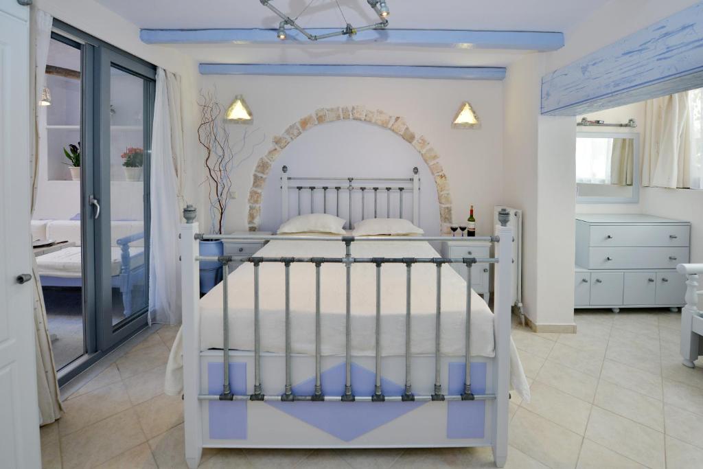 Postel nebo postele na pokoji v ubytování Santa Katerina Apartments & Studios