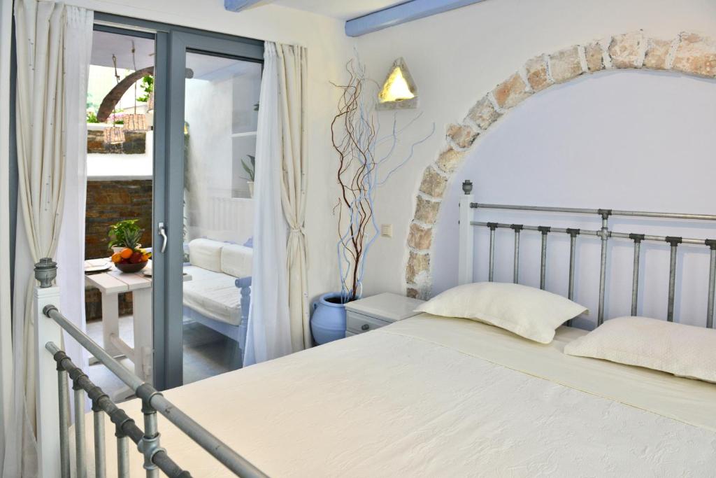 Postel nebo postele na pokoji v ubytování Santa Katerina Apartments & Studios