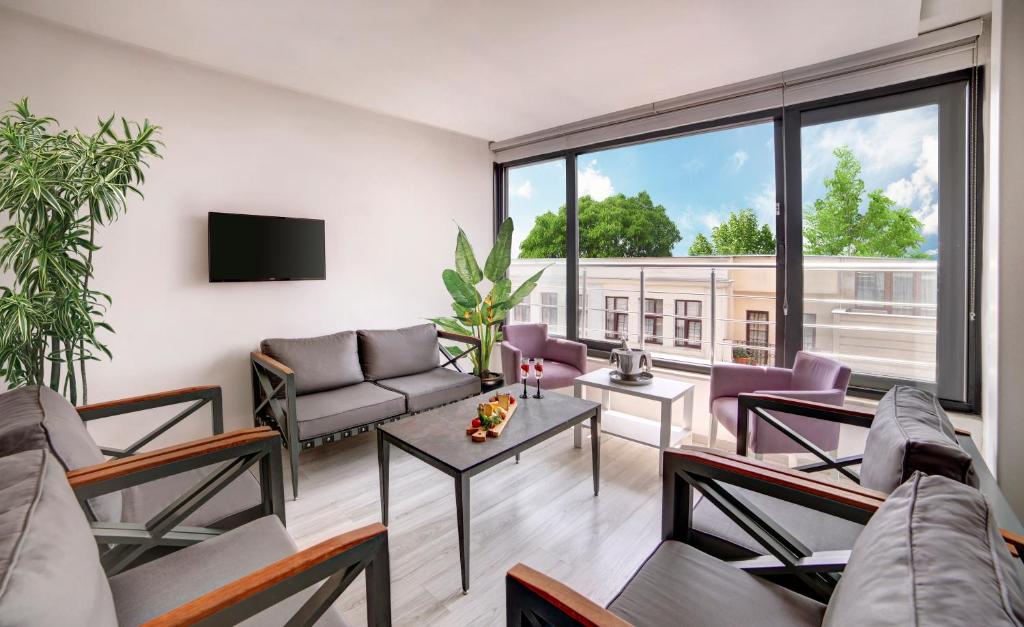 Skalion Hotel - 