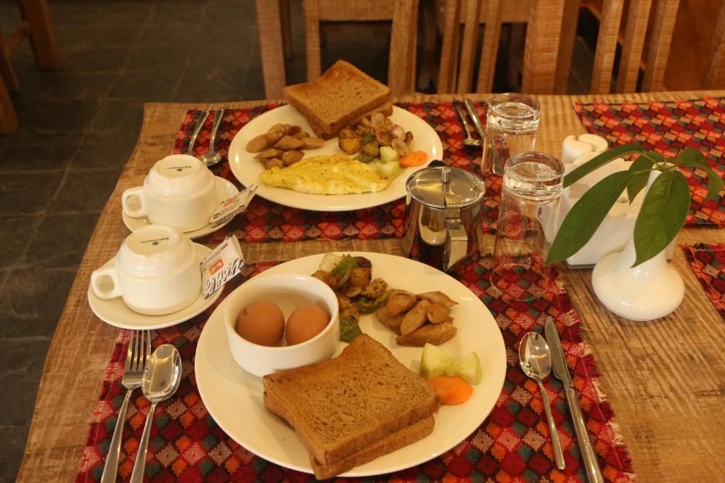 Makanan di atau berdekatan hotel