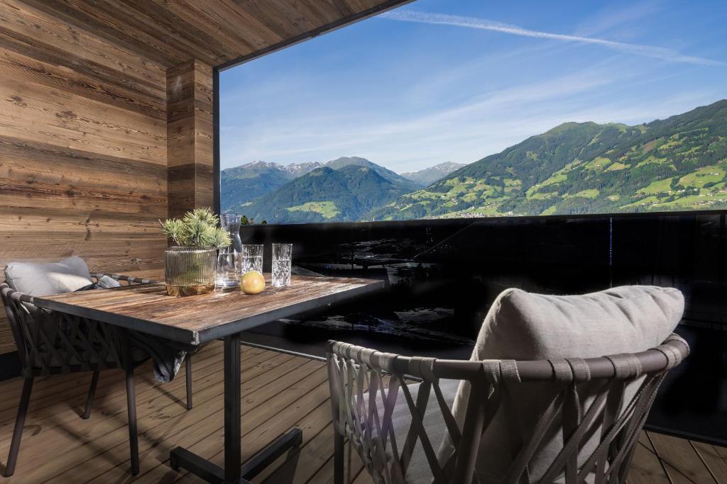 Seven Reasons / Panorama View - 7