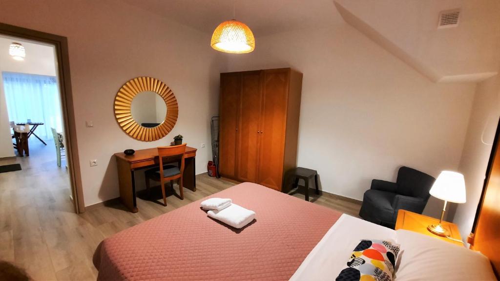 Łóżko lub łóżka w pokoju w obiekcie Ismini Apartments Myrtos