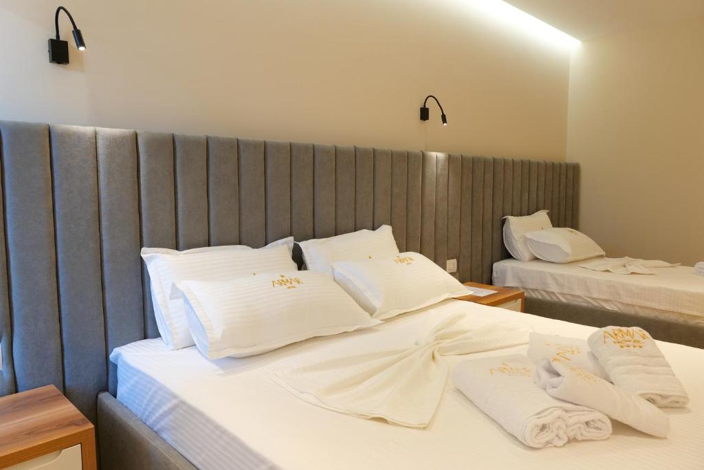 Posteľ alebo postele v izbe v ubytovaní Armar Hotel
