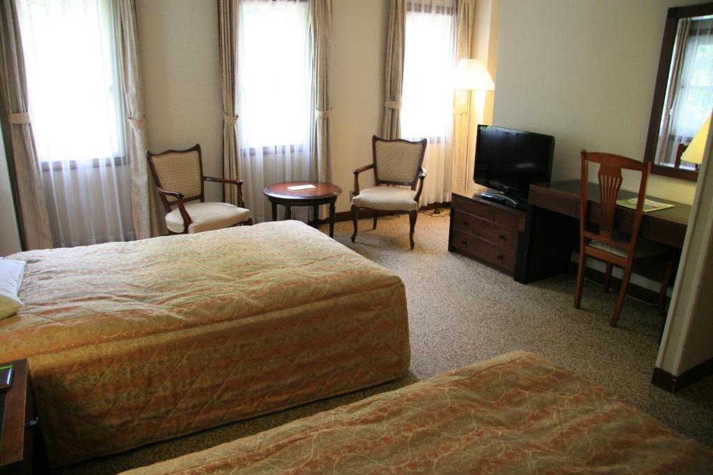Postel nebo postele na pokoji v ubytování Kyu Karuizawa Hotel Otowa No Mori