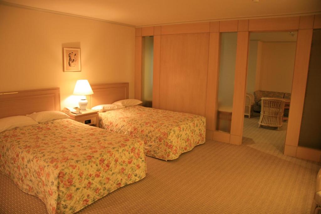 Postel nebo postele na pokoji v ubytování Kyu Karuizawa Hotel Otowa No Mori