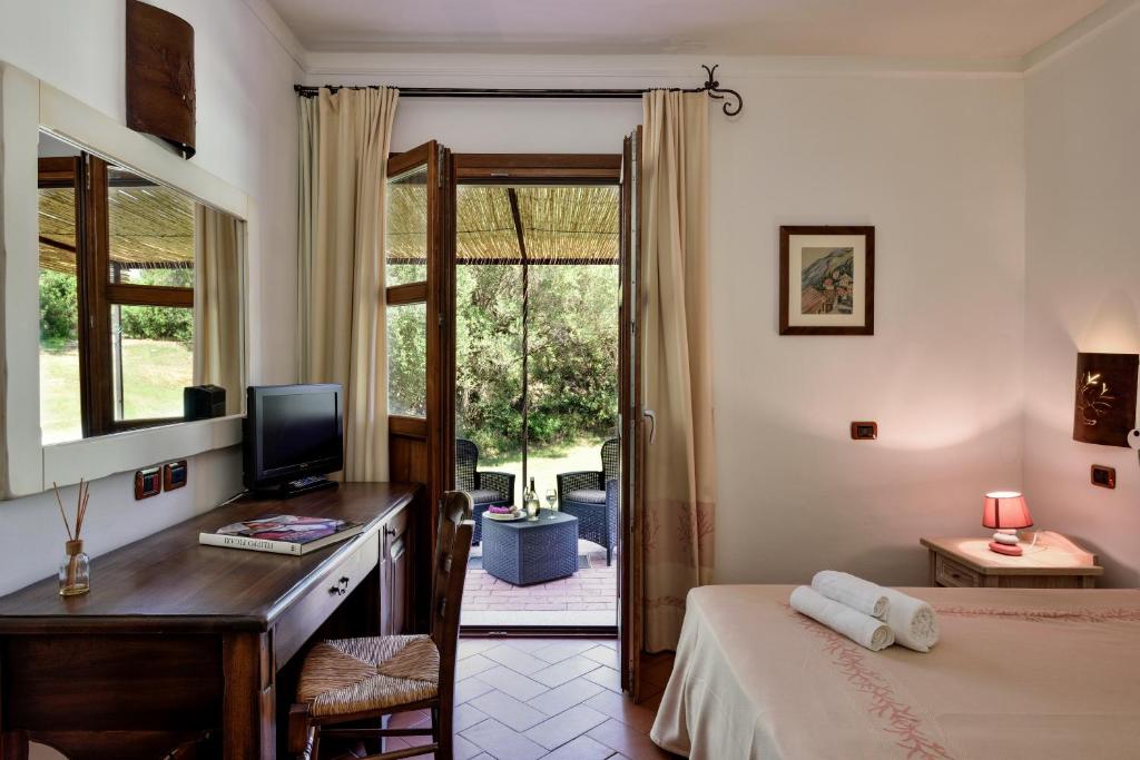 Postel nebo postele na pokoji v ubytování Hotel S'Abba e Sa Murta