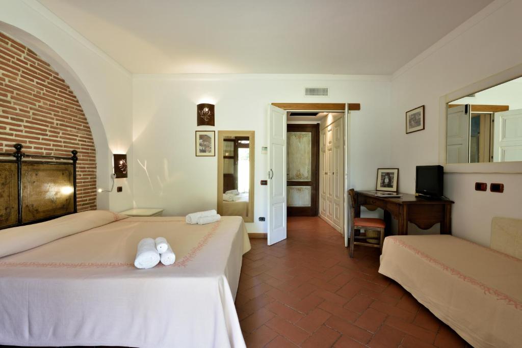Postel nebo postele na pokoji v ubytování Hotel S'Abba e Sa Murta