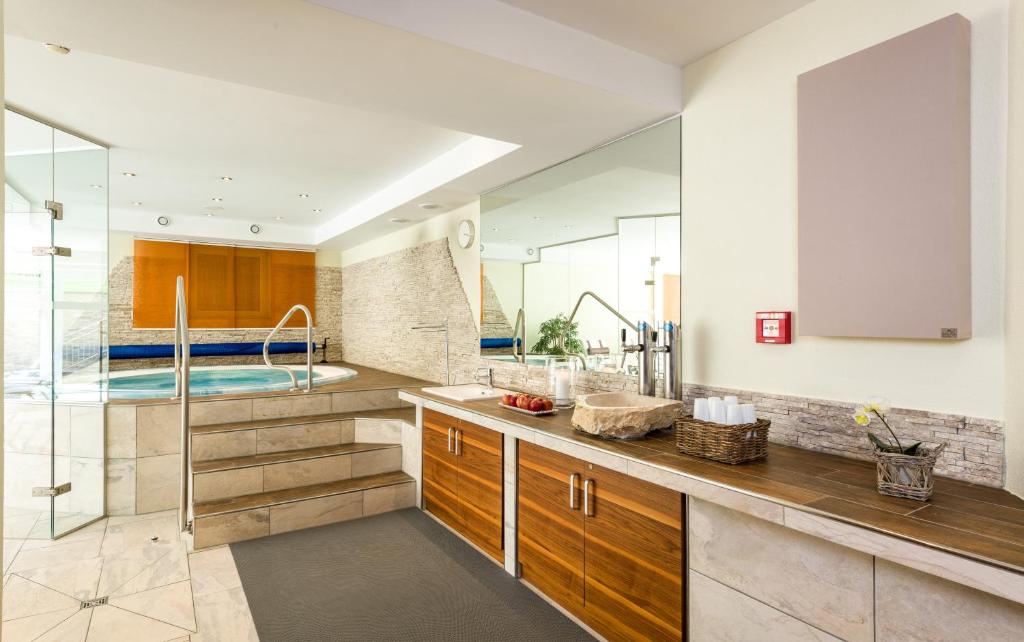 Bazén v ubytování Hotel Moserhof nebo v jeho okolí