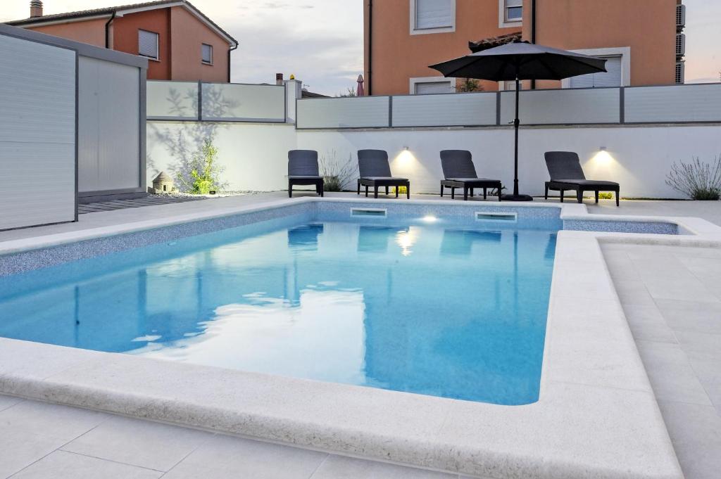 Bazén v ubytování Casa Tara Three-Bedroom Holiday Home nebo v jeho okolí