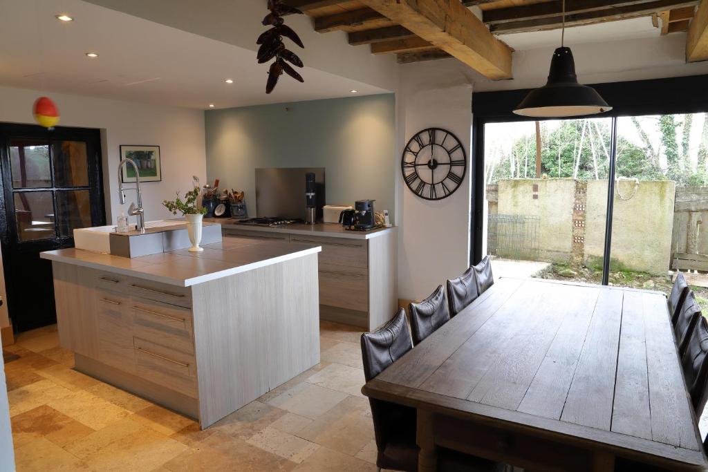 Kuchyň nebo kuchyňský kout v ubytování La Maison de Louis