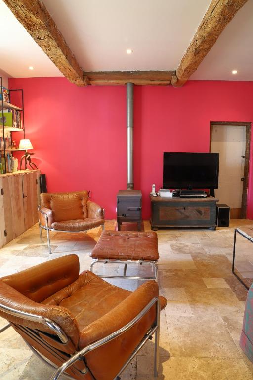 TV a/nebo společenská místnost v ubytování La Maison de Louis