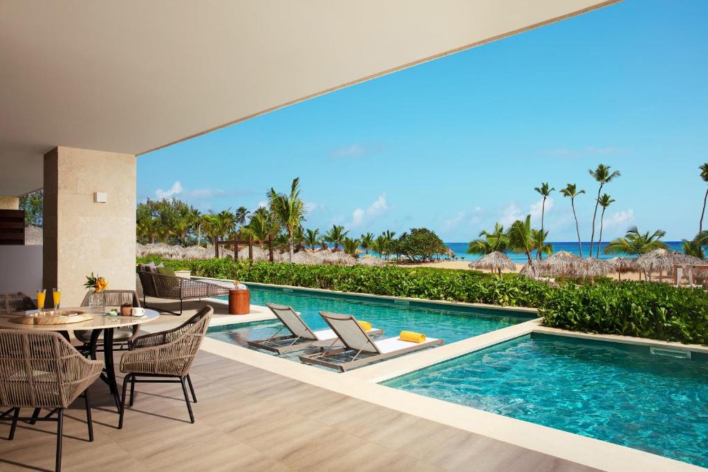 Bazén v ubytování Dreams Macao Beach Punta Cana - All Inclusive nebo v jeho okolí