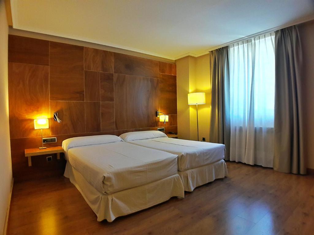 Кровать или кровати в номере Hotel Picos de Europa