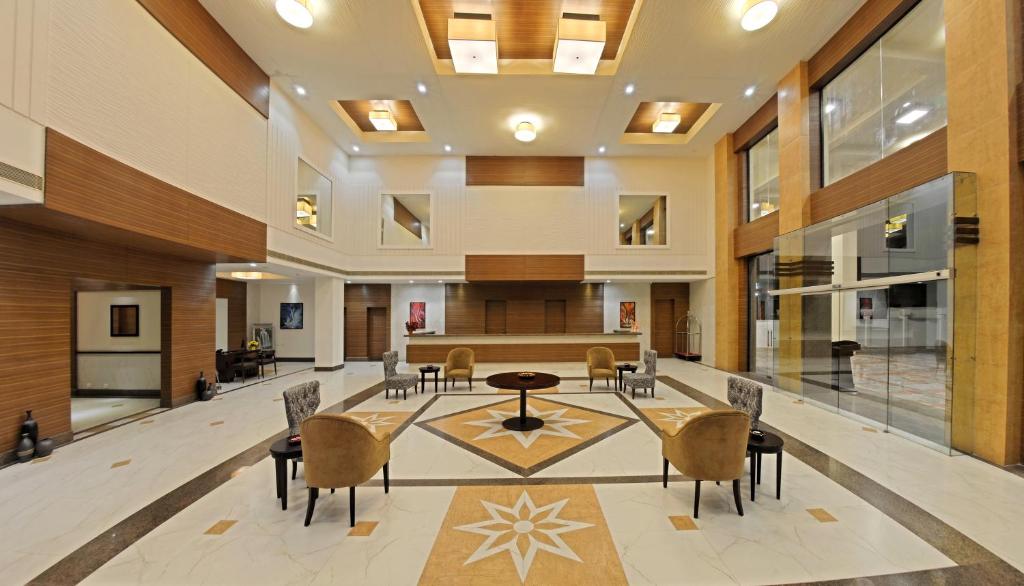 Posezení v ubytování Poppys Hotel Madurai