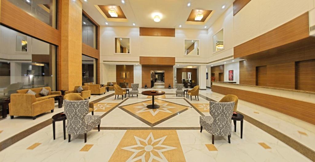 Posezení v ubytování Poppys Hotel Madurai