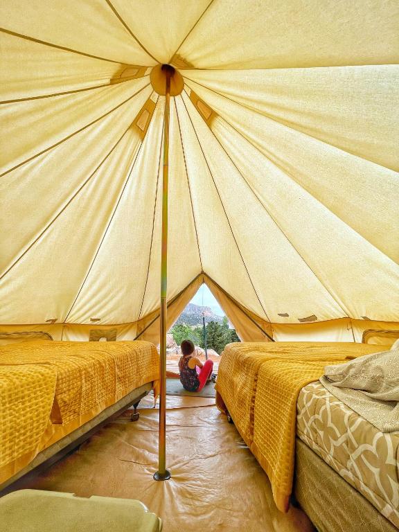 Postel nebo postele na pokoji v ubytování Zion Glamping Adventures