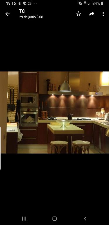 Kuchyň nebo kuchyňský kout v ubytování habitacion en casa kenya