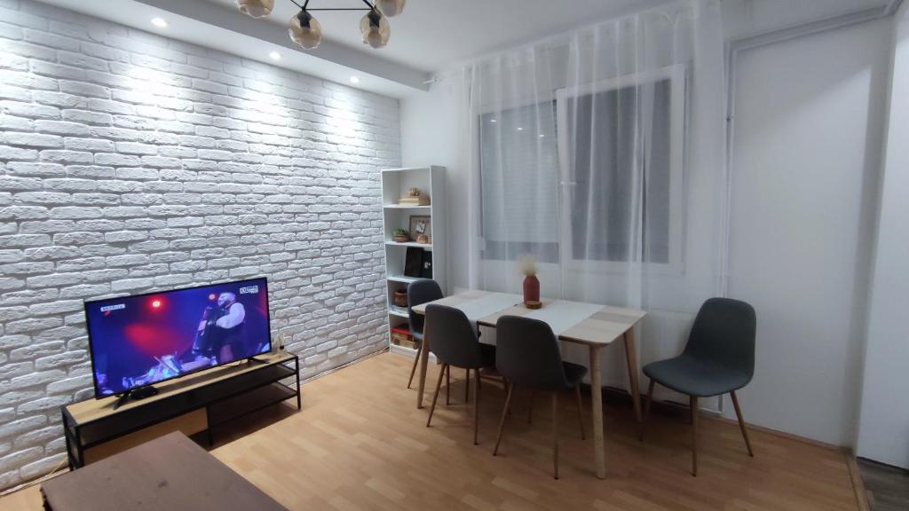 TV a/nebo společenská místnost v ubytování Vila Maksim Sokobanja