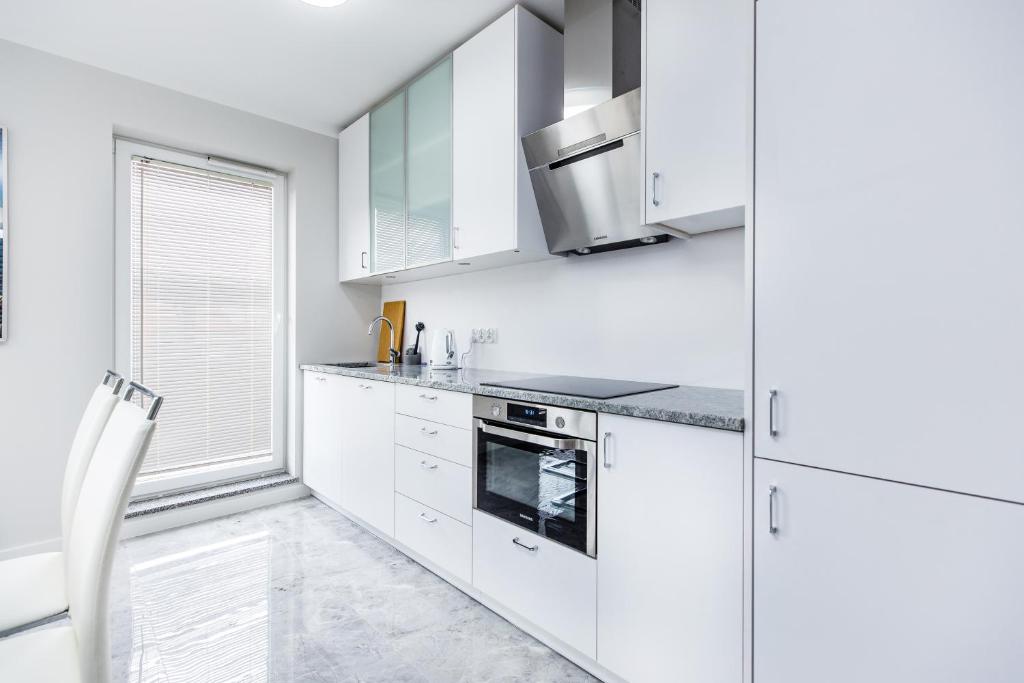 Kuchyňa alebo kuchynka v ubytovaní Apartament Nawigator Giżycko/Wilkasy