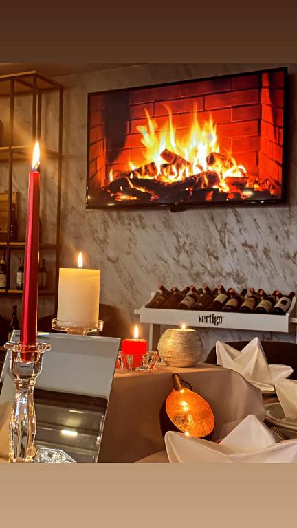 TV a/nebo společenská místnost v ubytování Hotel Alion