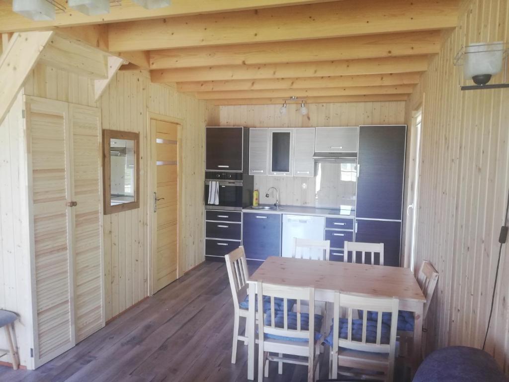 Kuchyňa alebo kuchynka v ubytovaní Domek Bażant