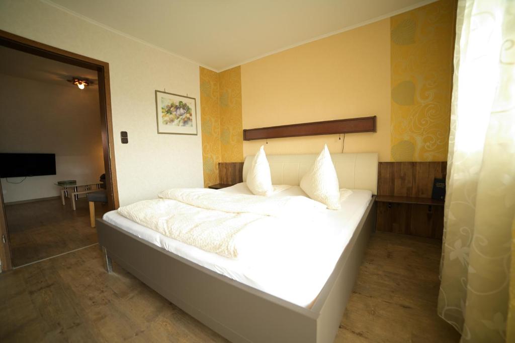 Hotel Zrenners GARNI - Apartment With Balcony