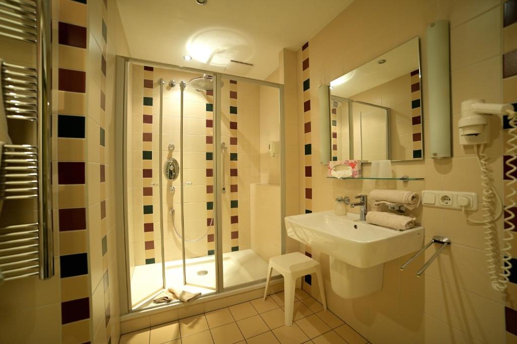 Koupelna v ubytování Hotel Zrenners GARNI