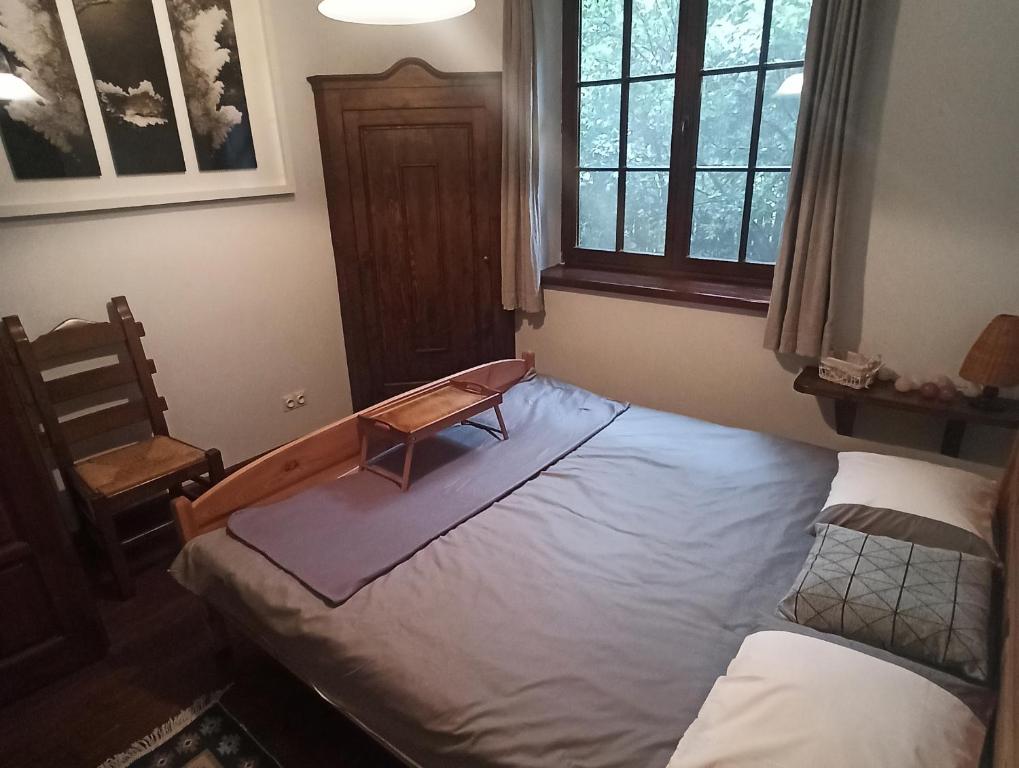 Łóżko lub łóżka w pokoju w obiekcie Szeroki Bór oaza w Puszczy z Sauną, Banią i Jacuzzi