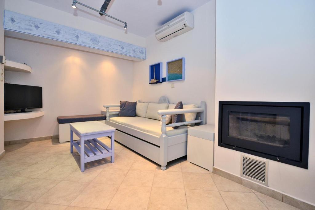 TV a/nebo společenská místnost v ubytování Santa Katerina Apartments & Studios