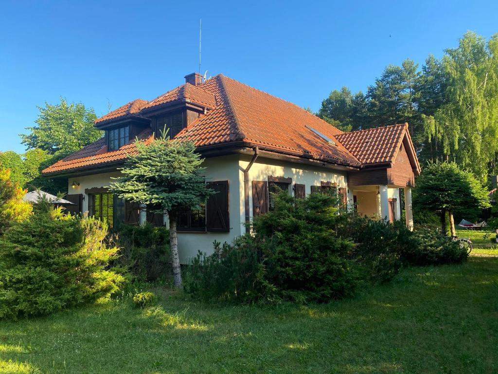 Ogród w obiekcie Szeroki Bór oaza w Puszczy z Sauną, Banią i Jacuzzi