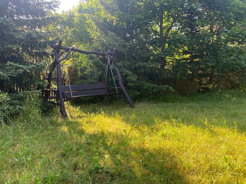 Ogród w obiekcie Szeroki Bór oaza w Puszczy z Sauną, Banią i Jacuzzi