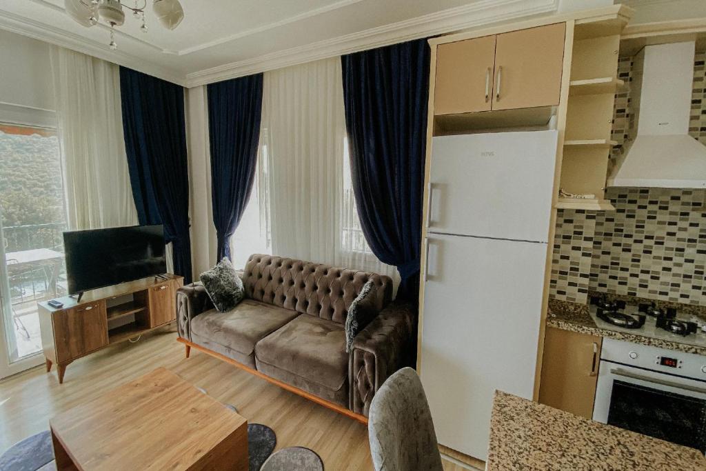 A kitchen or kitchenette at Begonvil Apart - 1