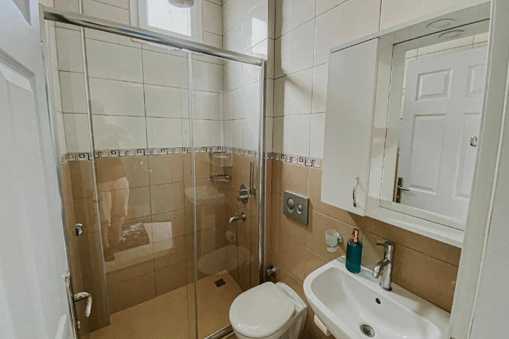 A bathroom at Begonvil Apart - 1